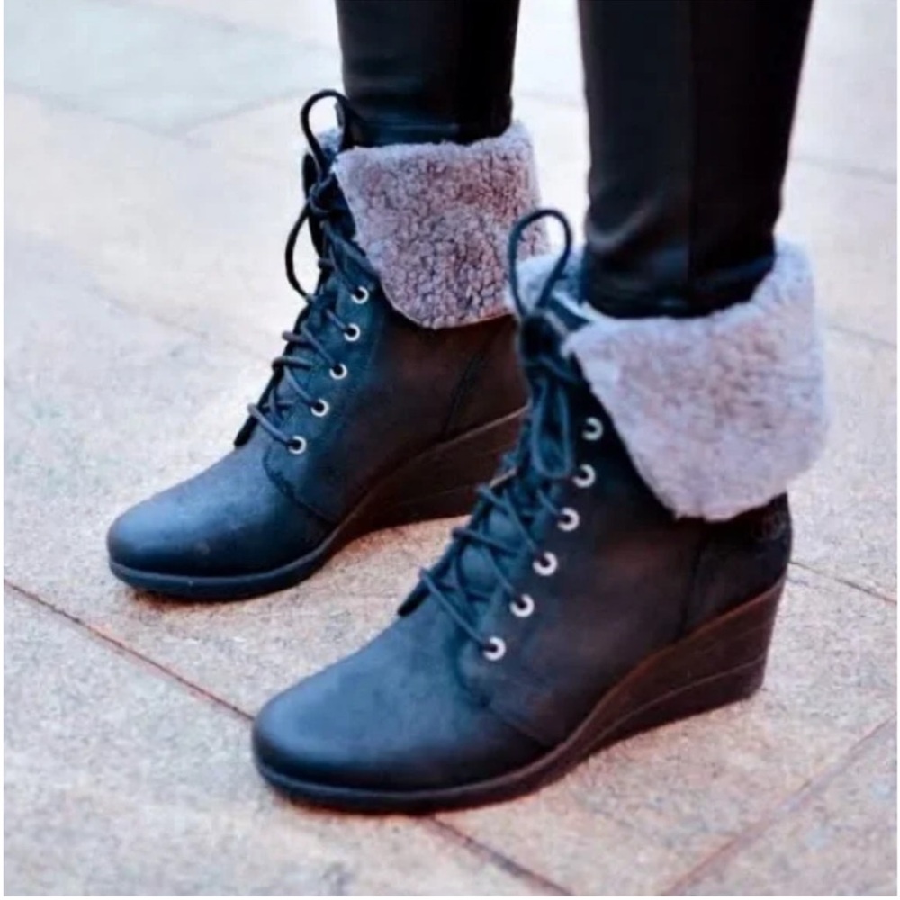 UGG Australia Zea Ankle Wedge Snow Boots Black Bootie Women's Size 6 - Picture 1 of 13